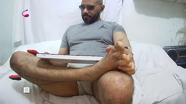 bruce_biggn Live XXX chat