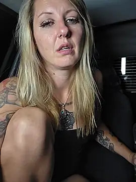 SheIsSomething XXX чат на живо