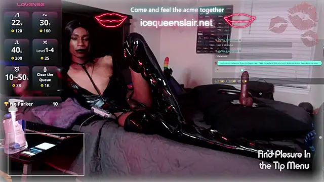QueenofWhiteIce Chat XXX in diretta