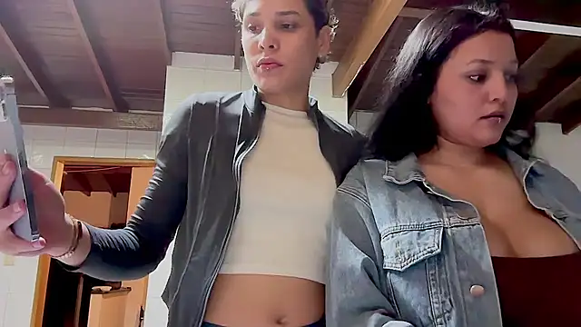 Chat XXX en directo de MarcellaGriffin