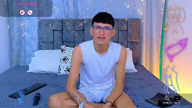 Chat +18 de NicolasTorrez ao vivo