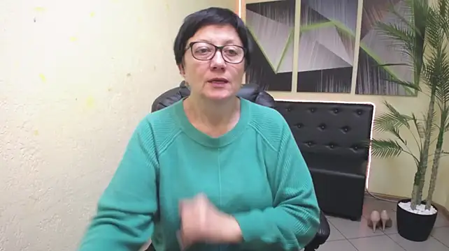 EmilyL0ve Adlı Modelin Canlı XXX Sohbeti