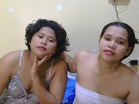TwinityX Adlı Modelin Canlı XXX Sohbeti