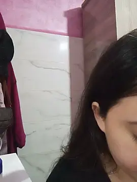 Beerrry Adlı Modelin Canlı XXX Sohbeti