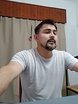 Bradd_32 Adlı Modelin Canlı XXX Sohbeti