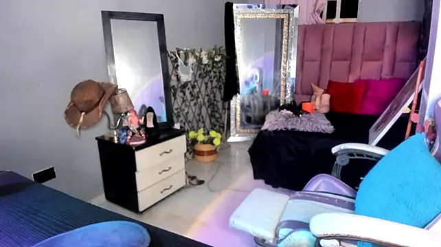 Charllote23 live XXX chat