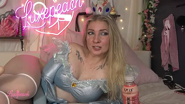 Luxe_Peach's Live XXX Chat