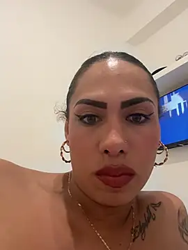 צ'אט XXX בשידור חי של Naomi24herr
