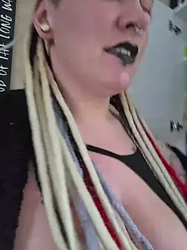 צ'אט XXX בשידור חי של PinkTheHawk