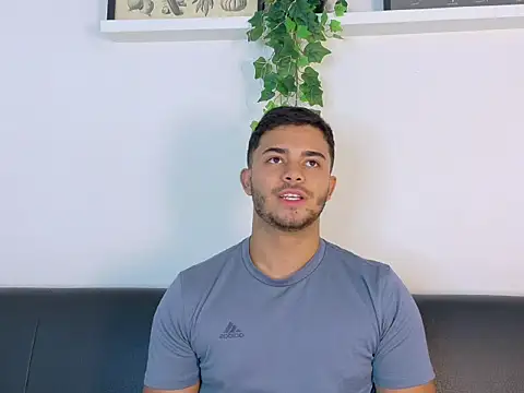 Онлайн чат XXX TylerWest_