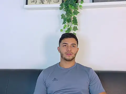 TylerWest_ XXX чат на живо