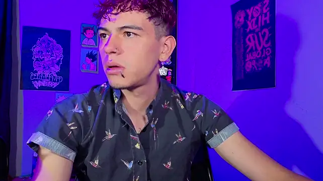 XXX chat uživo modela MikeyKuro