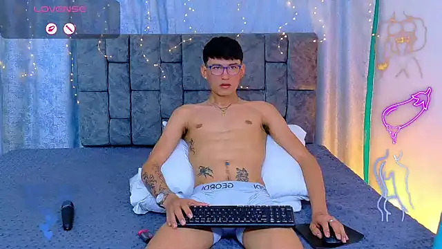 NicolasTorrez élő XXX-chatje
