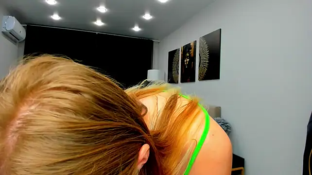 Strawberrye's Live XXX Chat