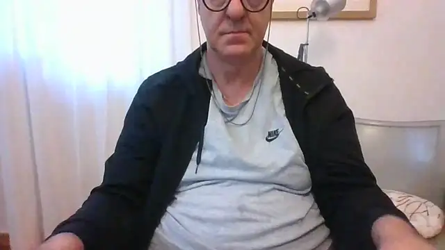 ANONIMO7735 Chat XXX in diretta
