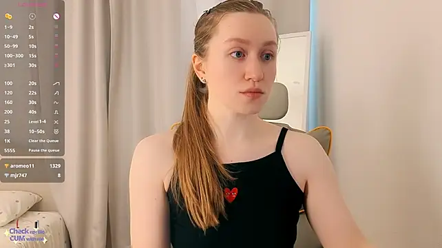 mowalova's Live XXX Chat