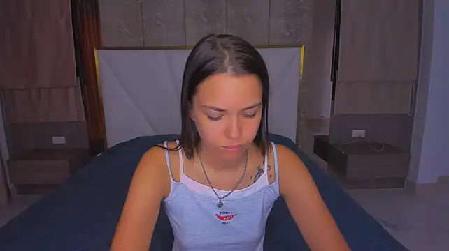AlexaBarkley Adlı Modelin Canlı XXX Sohbeti