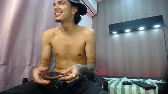 Tayson_Hot – Naživo XXX chat