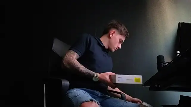 FelixStarkk Adlı Modelin Canlı XXX Sohbeti
