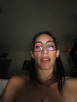 צ'אט XXX בשידור חי של MarieDouceSoumise