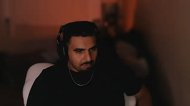 100Jn Live XXX chat
