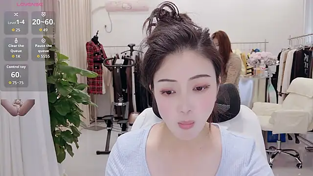yangyang-777 网络视讯表演