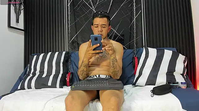 AronCollen Live XXX-chat