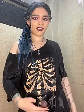 MaeveKuro Chat XXX in diretta