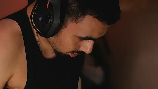 100Jn Live XXX chat