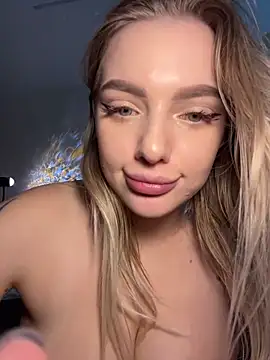 XXX chat uživo modela HugeBoobsAlice