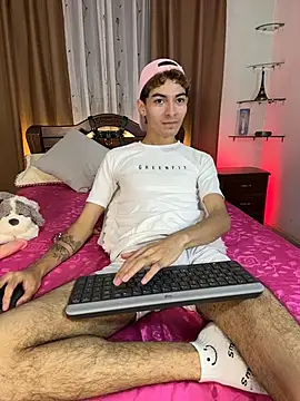 GeorgieDen Adlı Modelin Canlı XXX Sohbeti