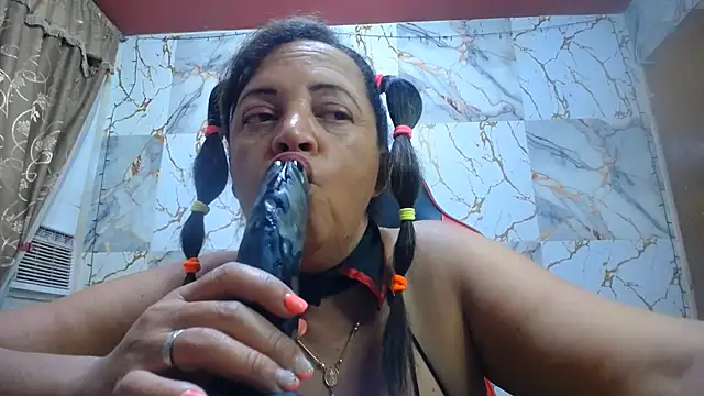 Chatroom XXX en direct de alina_maturehot