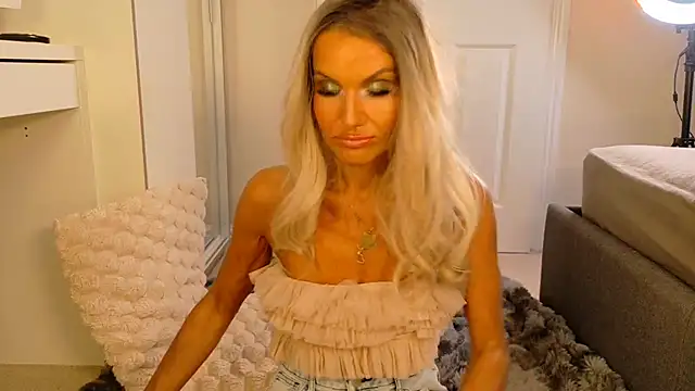 Tinkerbell822 Live XXX-chat