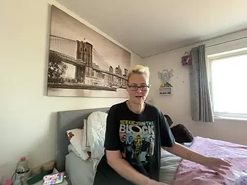 Curvy-Jinx Live XXX-Chat