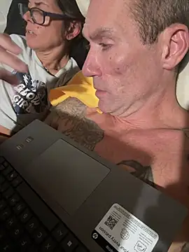 XXX chat uživo modela dapowercouple