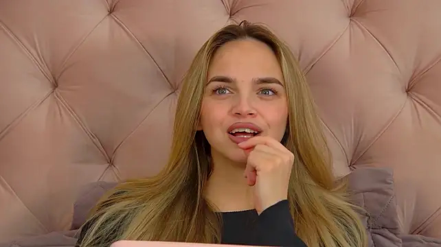 AnitaVenture Adlı Modelin Canlı XXX Sohbeti