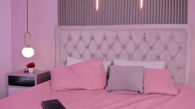 Emily_Channell Live XXX-Chat