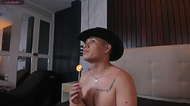 Simone_Hess – Naživo XXX chat