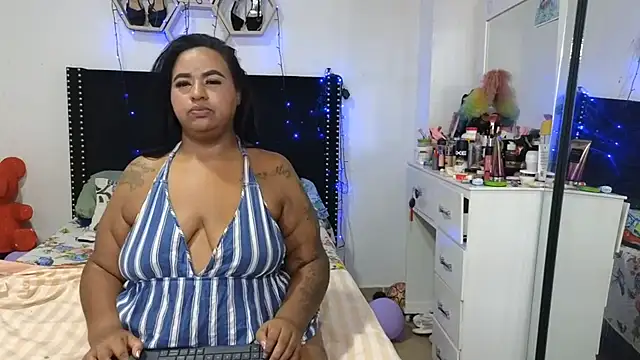 Chat +18 de charlotte_077 ao vivo