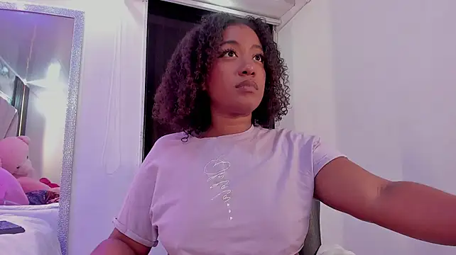 mia_rouxx1's Live XXX Chat