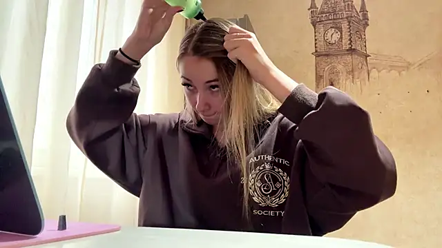 Chat +18 de MarkitaHersch ao vivo