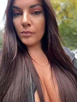 צ'אט XXX בשידור חי של JessycaFlame