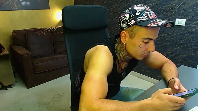 RomeoBodhi Live XXX-chat