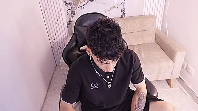 JhoanLeandro Adlı Modelin Canlı XXX Sohbeti