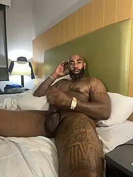 QHefner52 XXX чат на живо