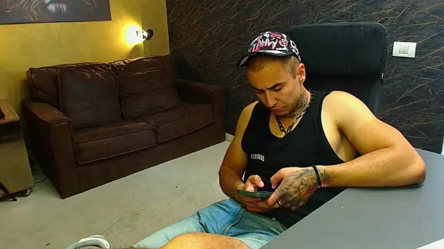 RomeoBodhi Chat XXX live