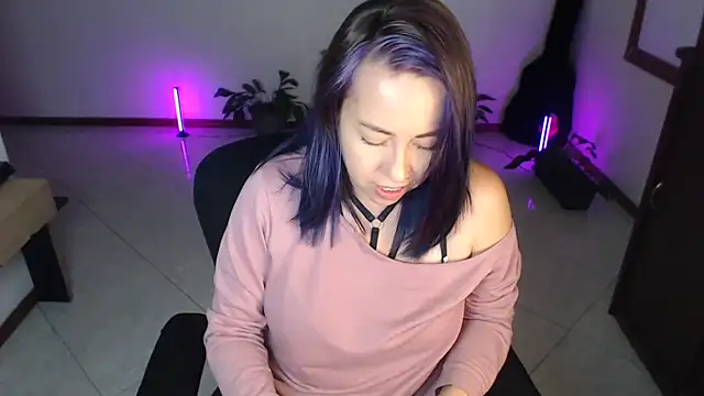 charlottezoe15 Adlı Modelin Canlı XXX Sohbeti