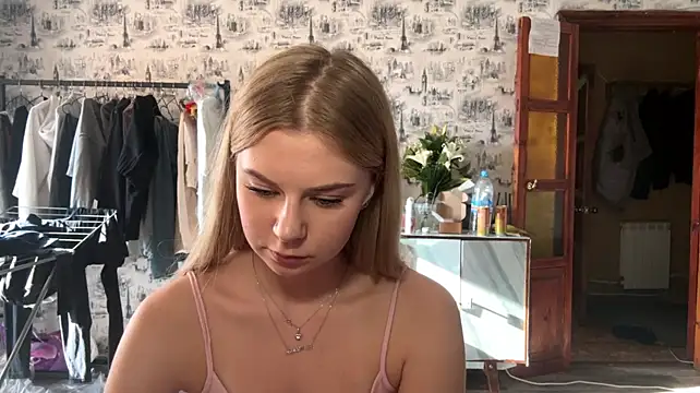 HoneysPiee Chat XXX live
