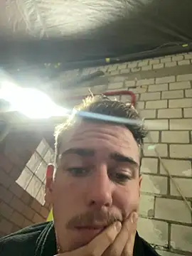 Chat +18 de viktorhorny05 ao vivo