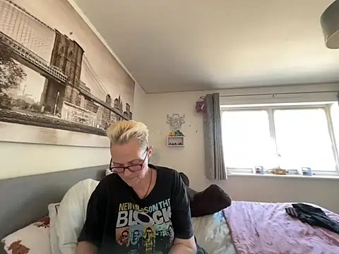 Curvy-Jinx Chat XXX live